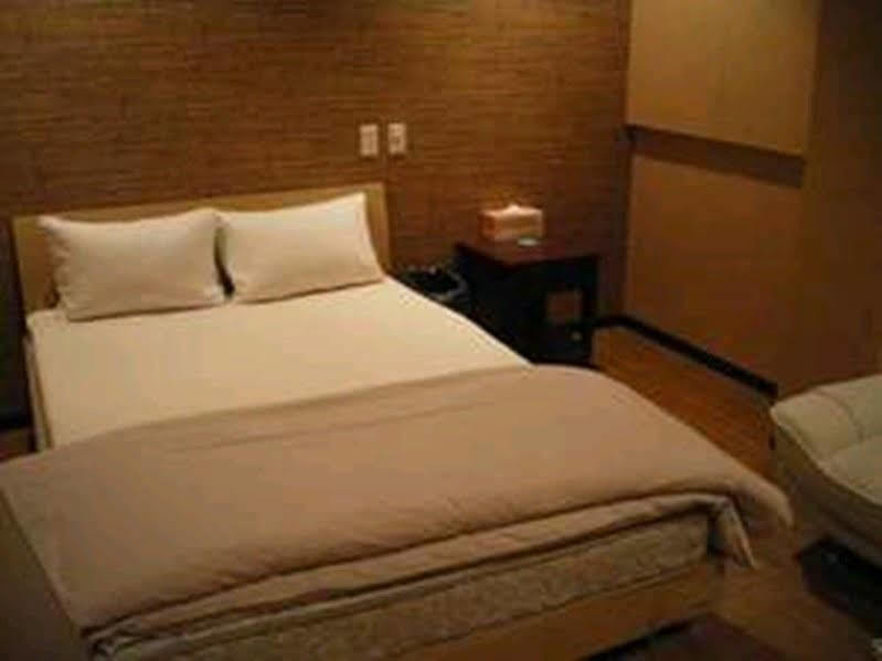 Uehonmachi Plaza Hotel (Adults Only) Οσάκα Εξωτερικό φωτογραφία